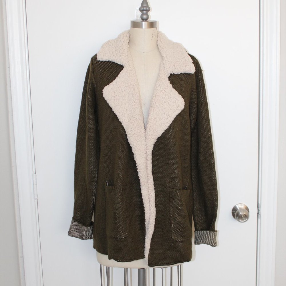 SKIES ARE BLUE OLIVE/CREAM CARDIGAN SIZE SMALL